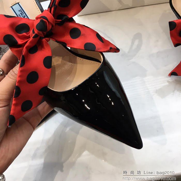 PRADA普拉達 2019早春新款 蝴蝶結絲帶 百搭款 高跟涼鞋 牛漆皮 女尖頭鞋 一鞋兩穿  ljl1465